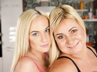 Vinna Reed, Pam Pink - Küssen den Arsch meiner Mutter