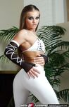 Rita Faltoyano bekommt Schwanz in ihre Muschi