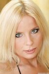 Lucy Love und Sandra Parker ficken in den Arsch