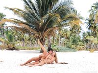 Mandy Bright beim Sex am Strand