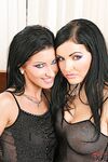 Lora Black und Nikki Rider haben einen Dreier