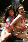 Lucy L und Tera Patrick am Wasserfall