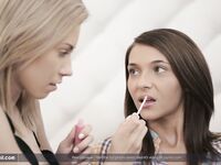 Alexis Brill und Petra Q lecken sich gegenseitig