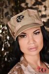 Abbie Cat und Jasmin Jae sind die sexy Soldatinnen