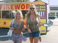 Jessica Moore und Kelly Madison haben einen Dreier