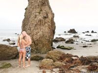 Jessica Moore fickt am Strand