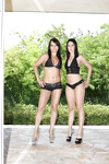 Susanna White und Veronica Sanchez haben einen Dreier
