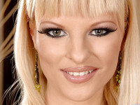 Nancy Rider und Black Angelica lecken sich gegenseitig