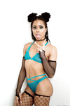 Kira noir schwer hintern plugged