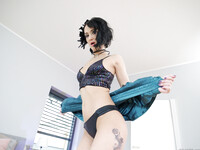 Angie Moons Arsch gefickt