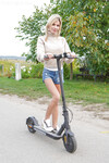 Bimbi die zierliche Titten Milf