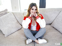 Molly Little das süße sportliche Mädchen gefickt