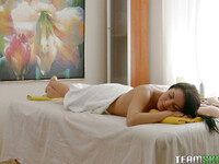 Danaya fickt den Masseur