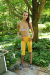 Charity Crawford schiebt riesigen Dildo hoch