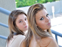 Kelsey Jones und ihre jugendliche Freundin