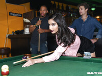 Emily Willis und die Pool-Jungs