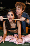 Emily Willis und die Pool-Jungs