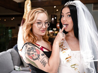 Holly Day und Emma Magnolia verlieben sich ineinander