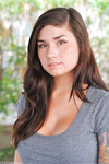 Lyanna das große Titten Amateur Mädchen