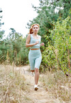 Tisha nackt im Wald