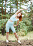 Tisha nackt im Wald