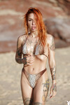 Ana Almeida, die sexy tätowierte Tussi