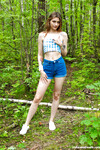 Funky Town masturbiert im Wald