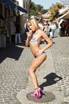 Aleska Diamond - Sexy Outfit auf der Straße