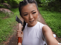 Lulu Chu fickt im Wald