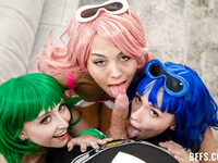 Cosplayes babes gefickt