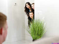 Kimmy Kimm, Tiana Blow Und Eliza Ibarra Pleasuring Lucky Dude In Die Living Room Fotos (Jimmy Michaels)