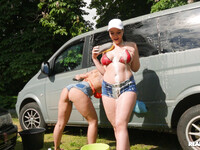 Dominno fickt im Auto