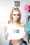 Frech blonde Mädchen Tiffany Watson und Bretagne Andrews gefickt