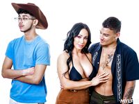 Jennifer White verarscht mit zwei jungen Jungs