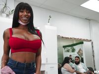Savannah Storm und Sarai Minx teilen den großen schwarzen Baum