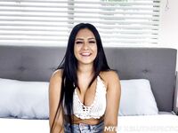 Langhaarige lateinische Schönheit Serena Santos bekommt die harte Fick in der Pov