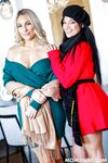 Mona Azar und Bunny Madison arbeiten ihre Stiefsohnen im Wohnzimmer