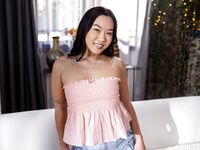 Süße asiatische Mädchen Kimmy Kimm saugen und reitet die harten Schwanz