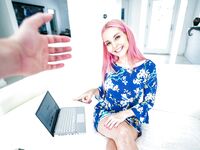 Pink-haired reif Mädchen Aaliyah Liebe bekommt die kühle Dosis in einem Pov