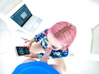 Pink-haired reif Mädchen Aaliyah Liebe bekommt die kühle Dosis in einem Pov