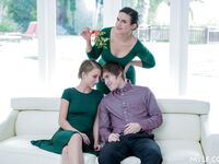 Es ist eine erstaunliche Drei-Wege-Fick mit Macy Meadows und Penny Barber