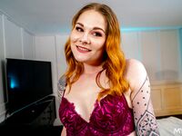 Tattoed rot milf Sommer von 60 Neun wird den Schwanz mit den großen Titten bekommen