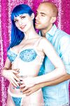 Jewelz Blus Rasierpussy wird durch hart geschoben