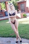 Fit blond Slimpick Vic in heißem Outdoor-Fick