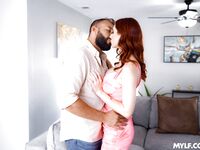 Kelly Caprice ist heißsaugend und reitet ihre erbärmte Geliebte, bis sie glücklich ist