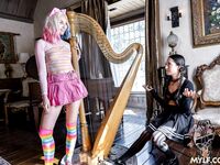 Freya Von Doom und Claire Roos ficken sich wie das Ende der Welt