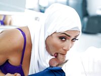 Bootylicious Arab milf Carmela Clutch bekommt seine Eier tief im Schwanz