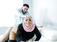 Bootylicious Arab milf Carmela Clutch bekommt seine Eier tief im Schwanz
