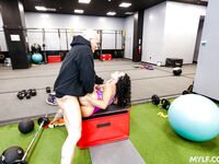 Brianna Bourbon von ihrem persönlichen Trainer gründlich gefickt