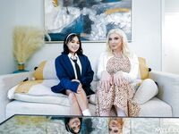 Leya falcon und aria Valencia lecken ihre nasse Muschi, bevor sie ficken sie schwer